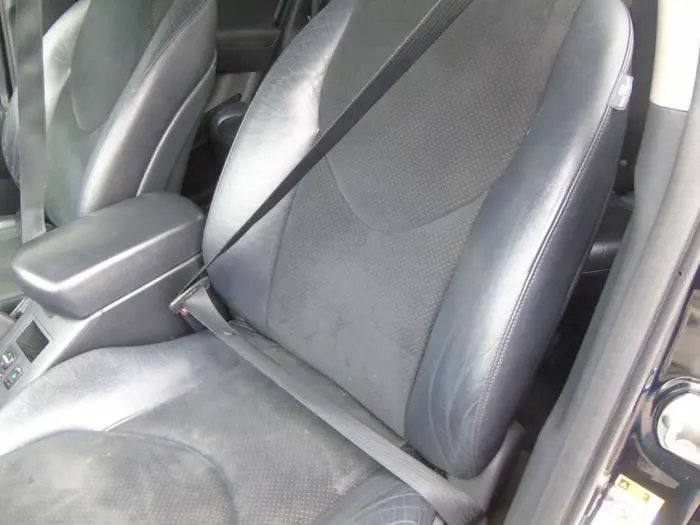 Front seatbelt, left Toyota Rav-4