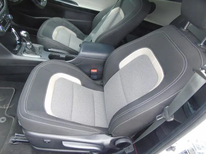 Seat, left Kia Pro Cee'd