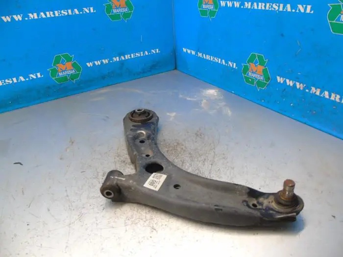 Front lower wishbone, left Kia Picanto