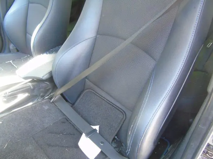 Front seatbelt, left BMW 1-Serie