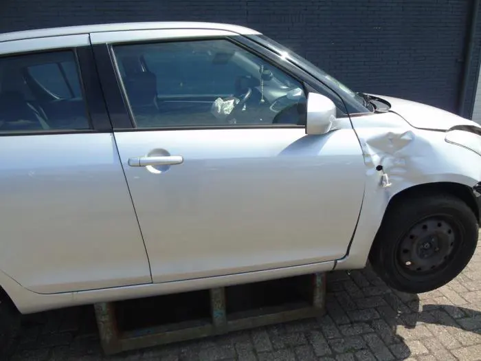 Portier 4Deurs rechts-voor Suzuki Swift