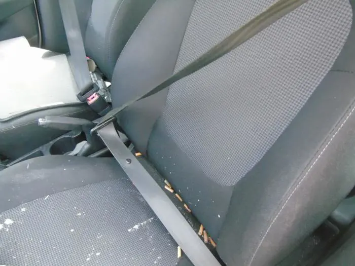 Front seatbelt, left Hyundai I20