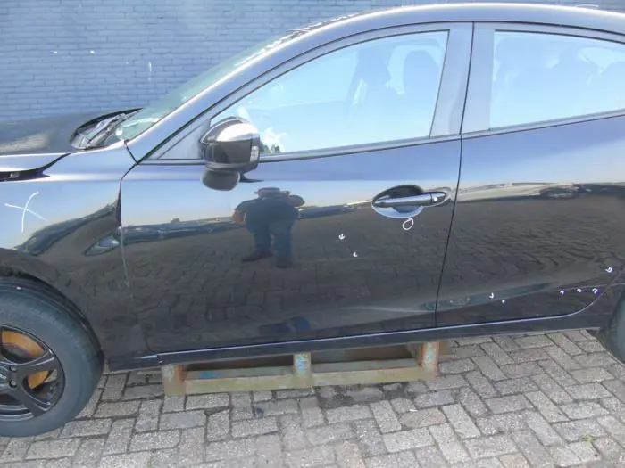 Door 4-door, front left Mazda 3.