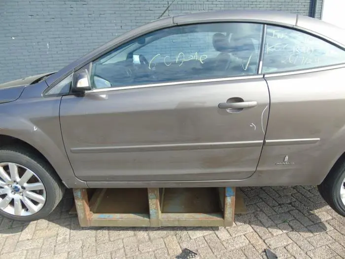 Door 2-door, left Ford Focus