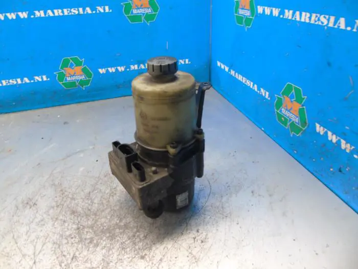 Power steering pump Volkswagen Fox