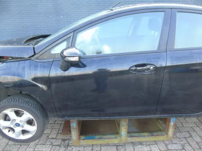 Door 4-door, front left Ford Fiesta