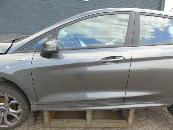 Door 4-door, front left Ford Fiesta