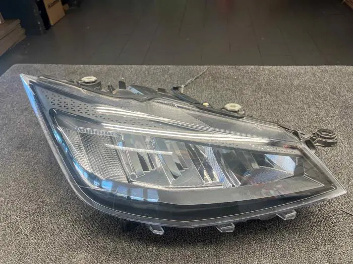 Headlight, right Seat Arona