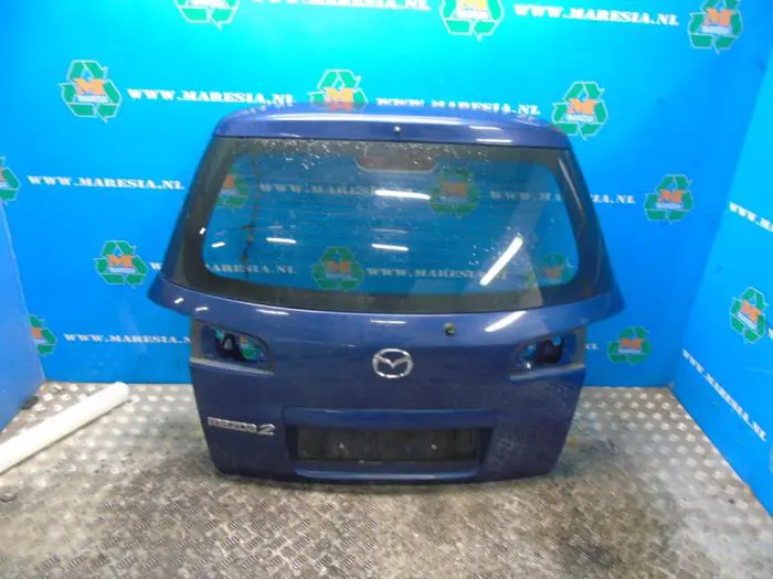 Tailgate Mazda 2.