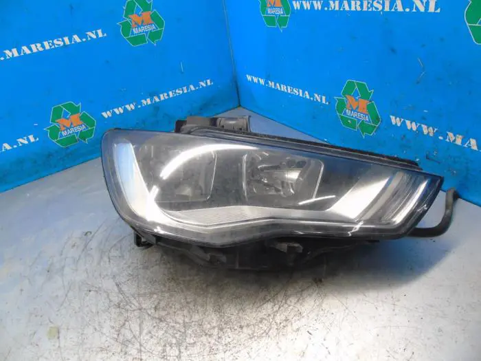 Headlight, right Audi A3