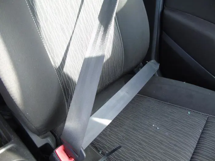 Front seatbelt, left Opel Astra