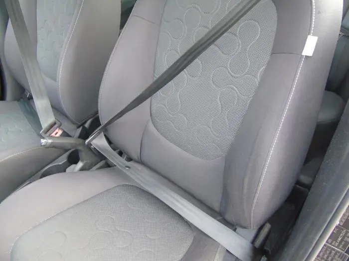 Front seatbelt, left Hyundai I20