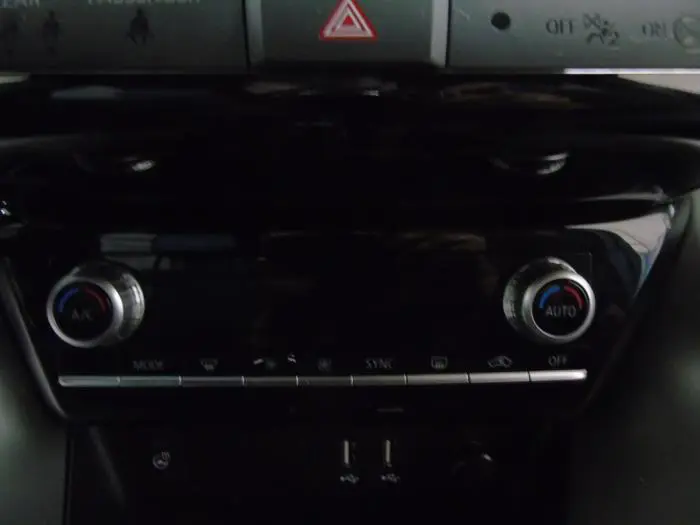 Heater control panel Mitsubishi Eclipse Cross