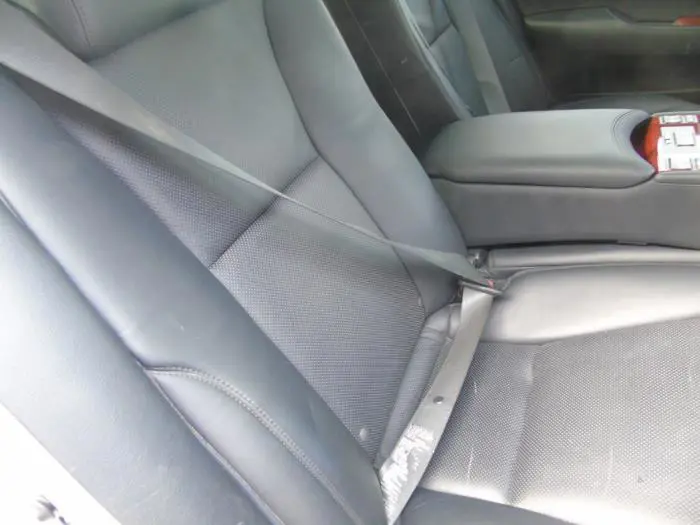 Rear seatbelt, right Lexus LS