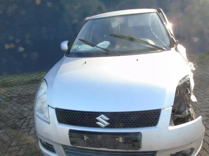 Bonnet Suzuki Swift