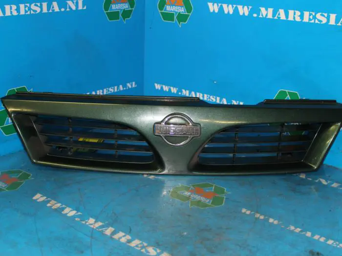 Grille Nissan Almera