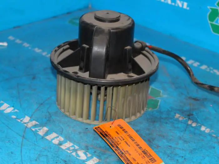 Heating and ventilation fan motor Audi 80