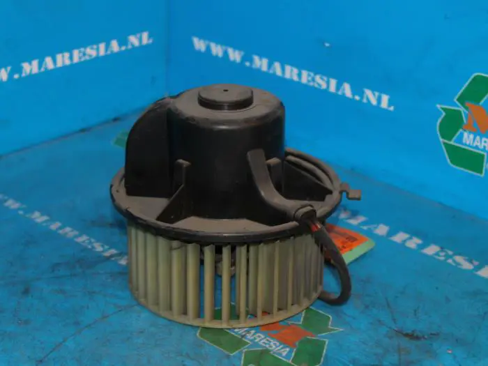 Heating and ventilation fan motor Audi 80