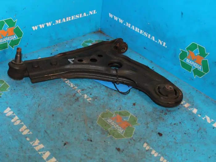 Front lower wishbone, left Chevrolet Kalos