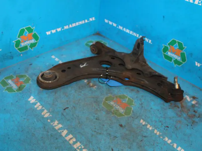 Front lower wishbone, right Seat Arosa