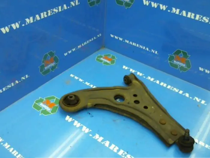 Front lower wishbone, right Chevrolet Kalos