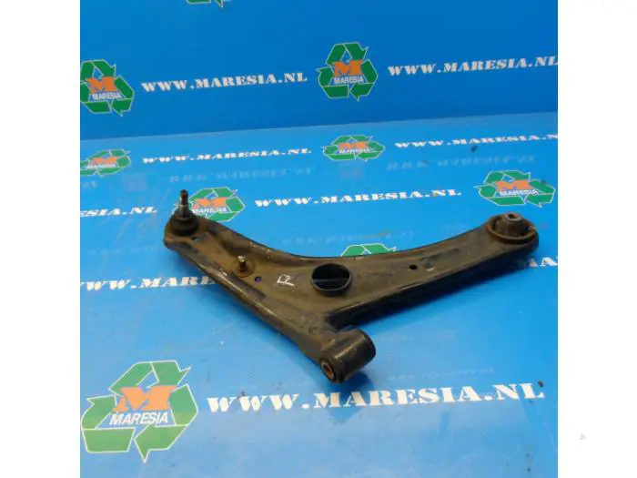 Front lower wishbone, right Toyota Yaris