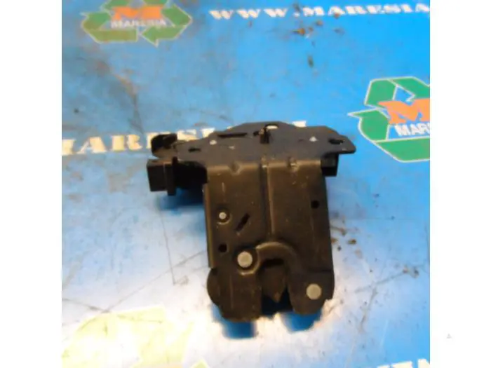 Tailgate lock mechanism Audi A6