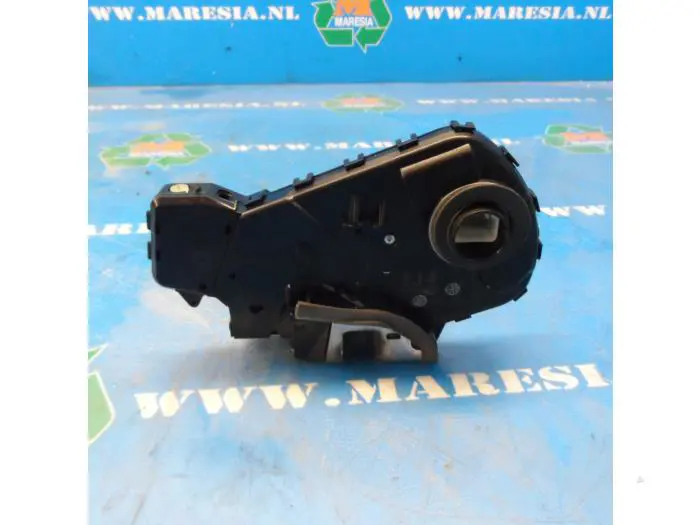 Tailgate lock mechanism Toyota Rav-4