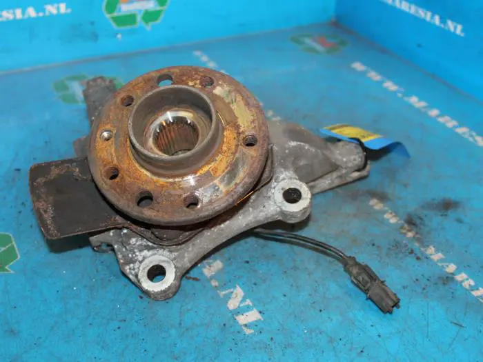 Knuckle, front right Opel Vectra