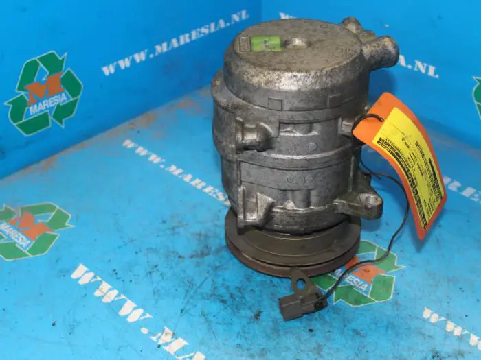 Air conditioning pump Nissan Vanette