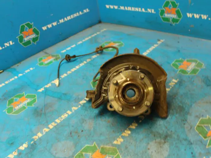 Fusee links-voor Daihatsu Sirion