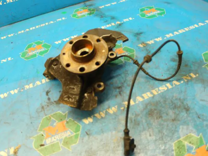 Knuckle, front right Opel Corsa