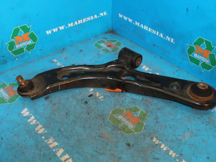 Front lower wishbone, left Suzuki Swift