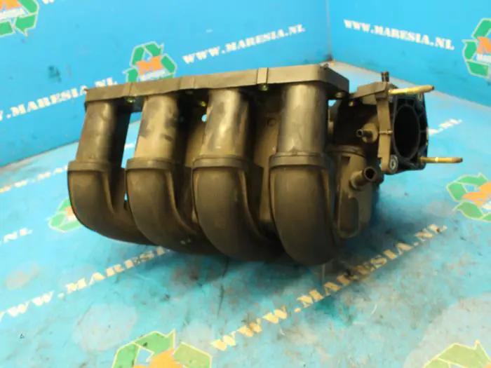 Intake manifold Toyota Avensis