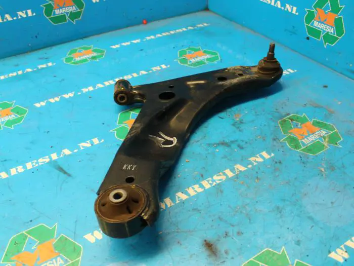 Front lower wishbone, right Kia Picanto