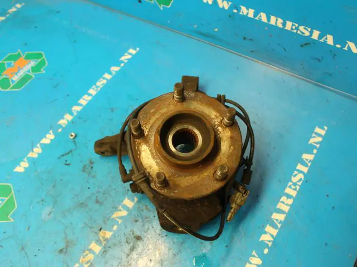 Knuckle, front right Nissan Almera Tino