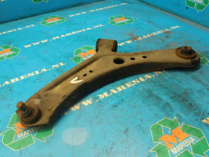 Front lower wishbone, left Suzuki SX-4