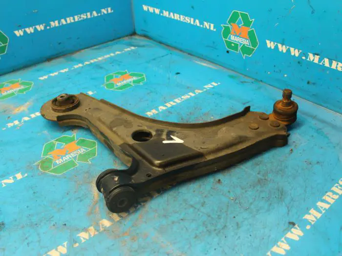 Front lower wishbone, left Chevrolet Lacetti