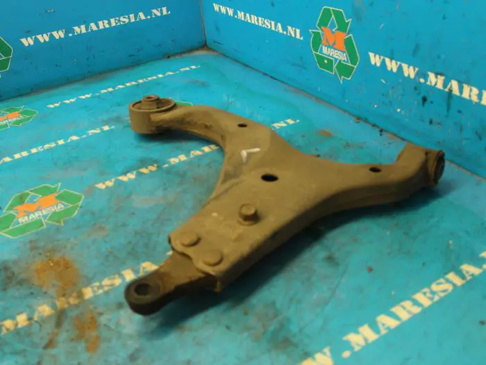 Front lower wishbone, left Kia Cee'D