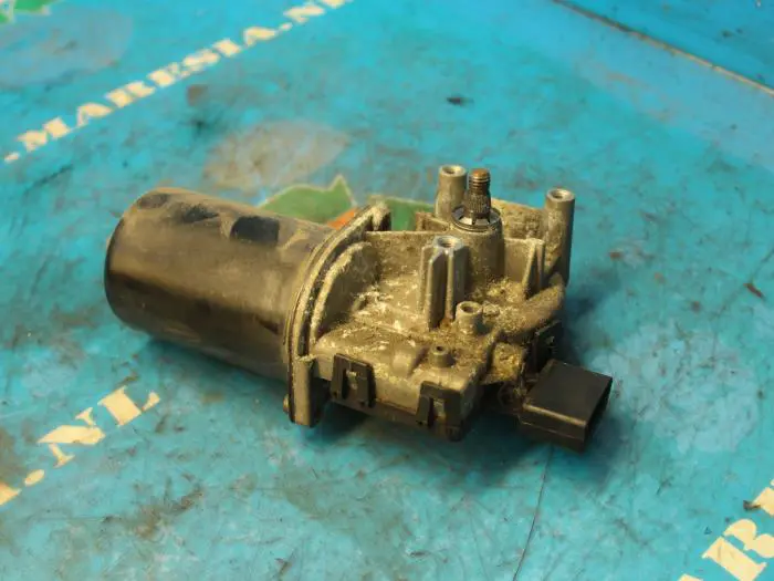 Front wiper motor Mazda 3.