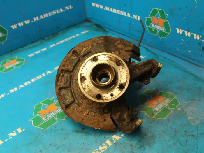 Knuckle, front right Skoda Fabia