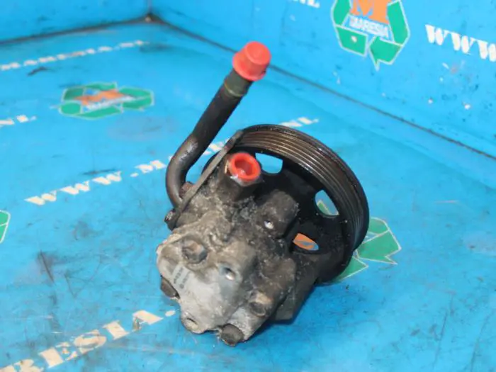 Power steering pump Kia Carens