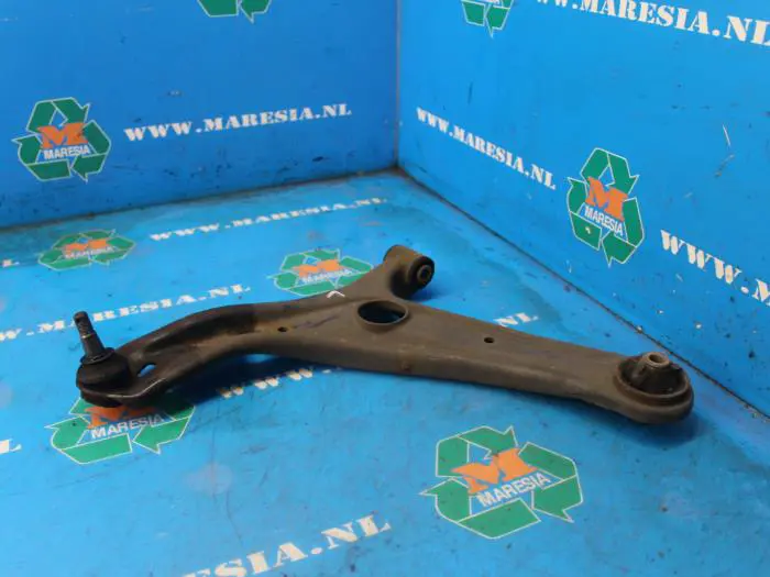 Front lower wishbone, left Toyota Yaris