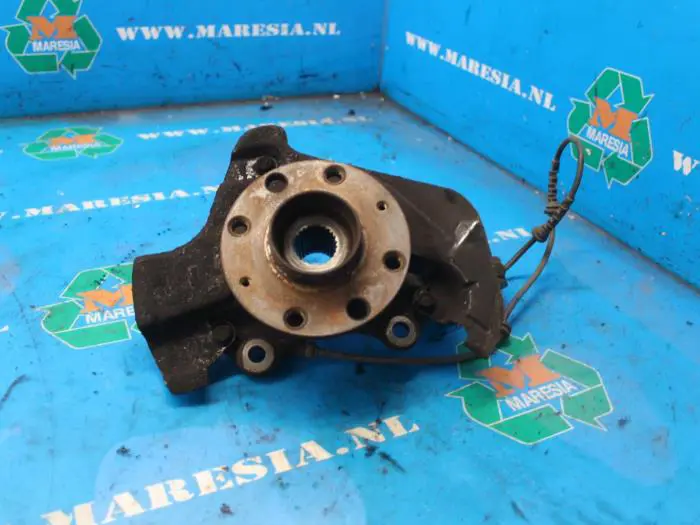 Knuckle, front right Opel Corsa